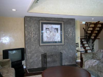 slate stone finish with venetian plaster wall